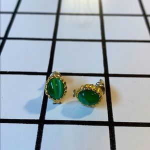 🛍VTG Emerald & Gold earrings! Pierced